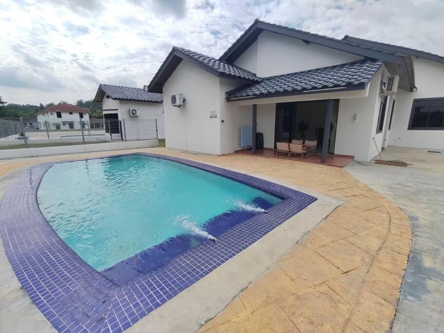Luxpro Karaoke Private Pool Villa 218 — 4-Star Luxury Hotel in Alor Gajah, Malaysia