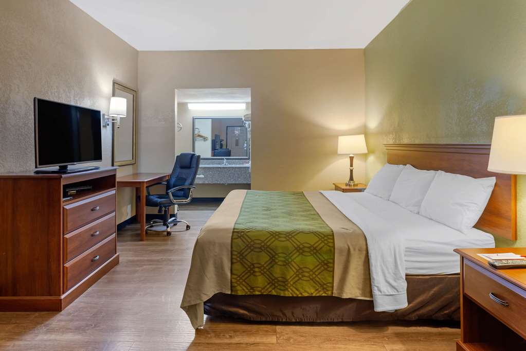 Econo Lodge Belton Kansas City South - photo 7