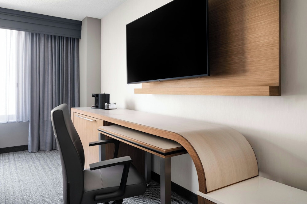 Courtyard by Marriott Charlotte City Center - photo 11