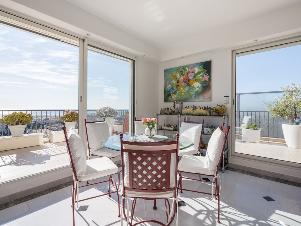 Nice Booking Terrasse Vue Mer Piscine — 4-Star Luxury Hotel in Nice, France