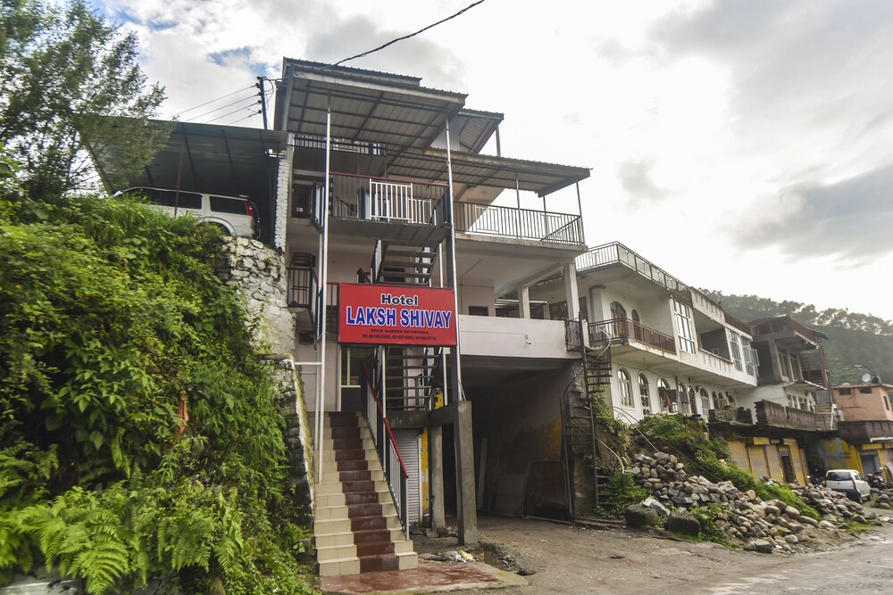 OYO 15935 Hotel Laksh Shivay in Dalhousie, India