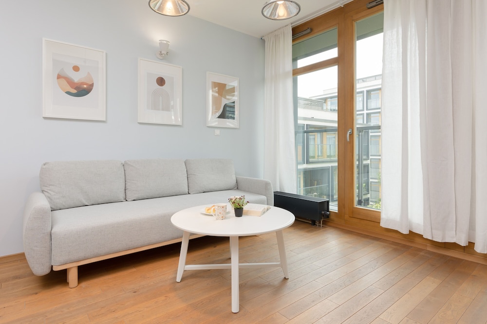 Cozy & Sunny Studio for 4 Guests Kolejowa Warsaw by Noclegi Renters — 4-Star Luxury Hotel in Warsaw, Poland