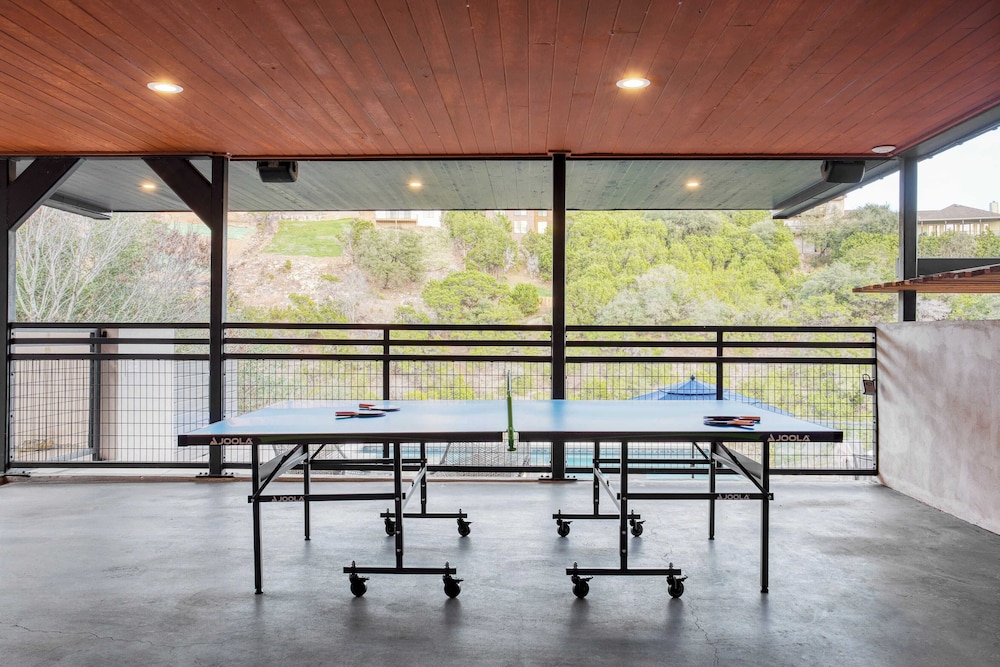 Barton by Avantstay Lake Views w Hot Tub Pool & Ping Pong - photo 16