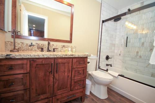 Mammoth Ski Racquet Club 12 Pet Friendly in Mammoth Lakes, United States