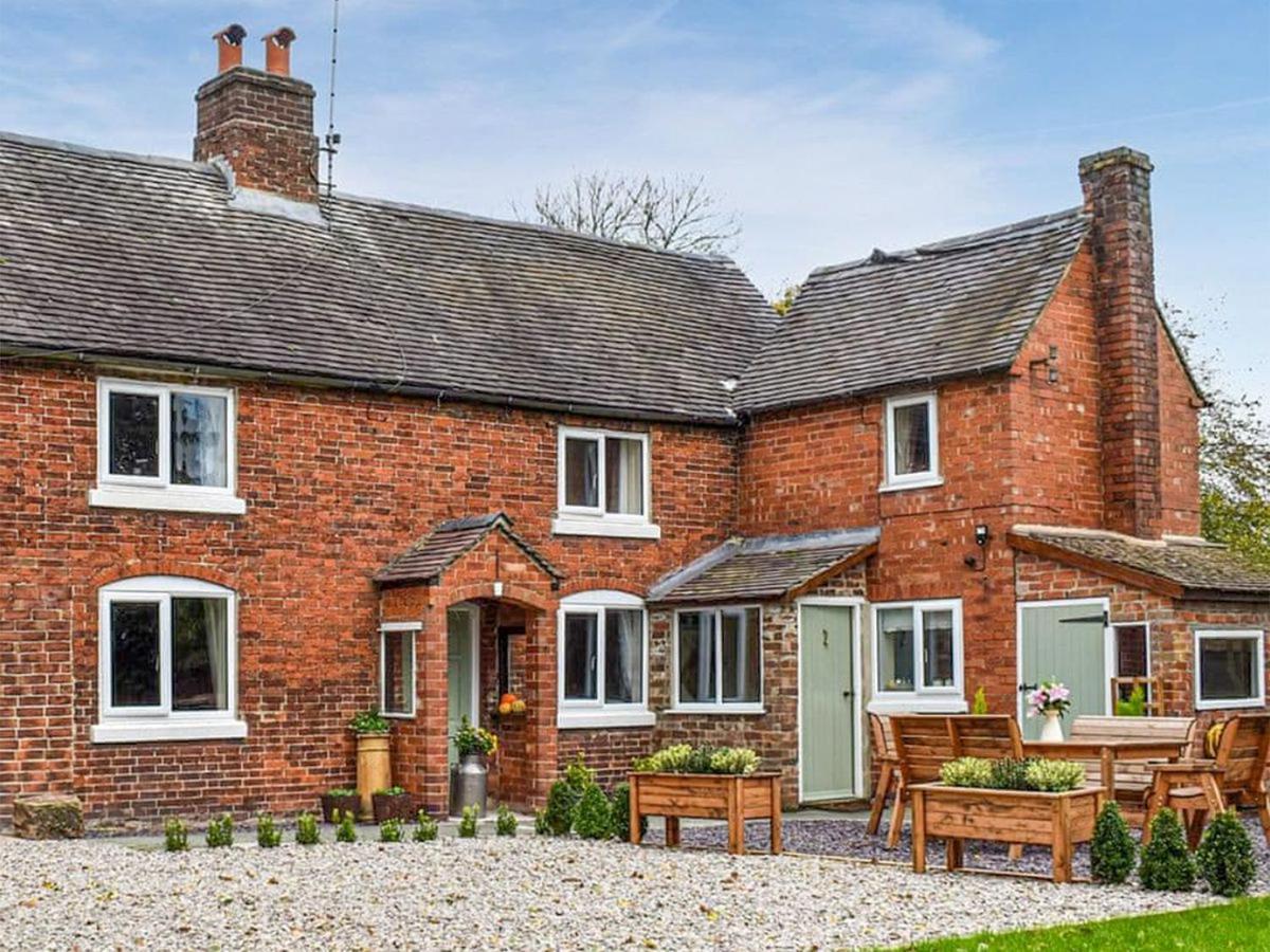 Brynfields - carbon neutral hotel in Shirley