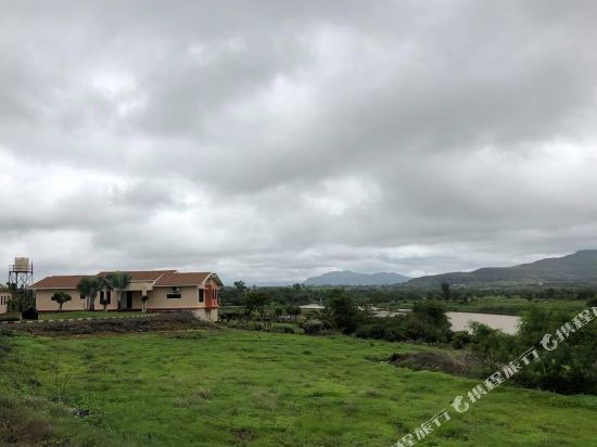Saffronstays Mega Farms in Igatpuri, India