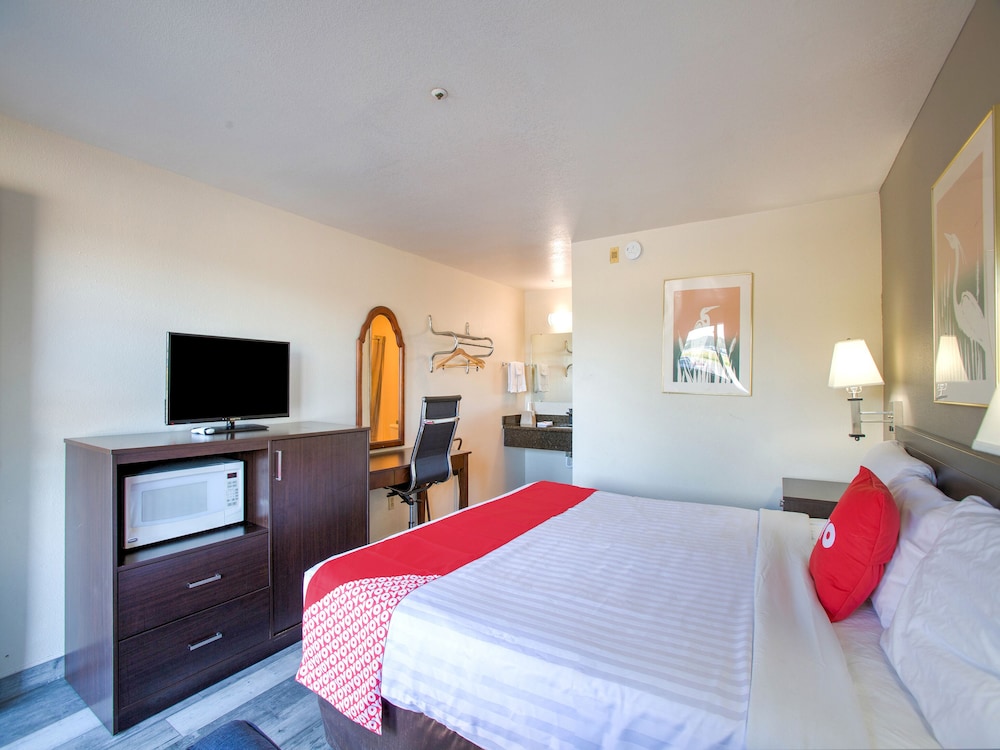 OYO Woodland Hotel and Suites - photo 8