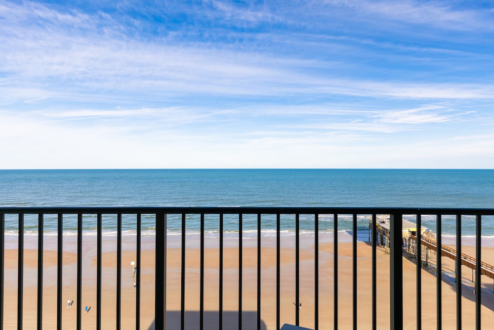Sunglow Resort By A1are — Daytona Beach Shores