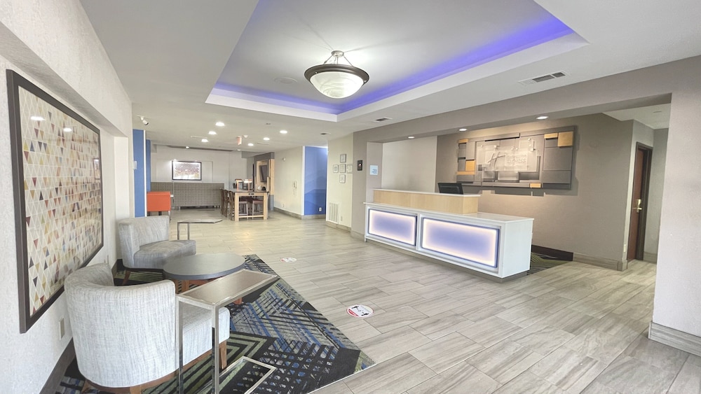 Holiday Inn Express Hotel & Suites Decatur by IHG - photo 51
