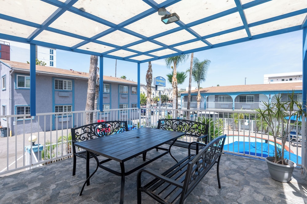 Hollywood City Inn - photo 36