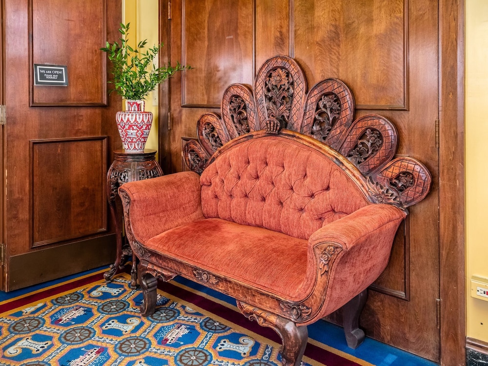 The Lafayette A grand Riverboat Era Hotel - photo 4