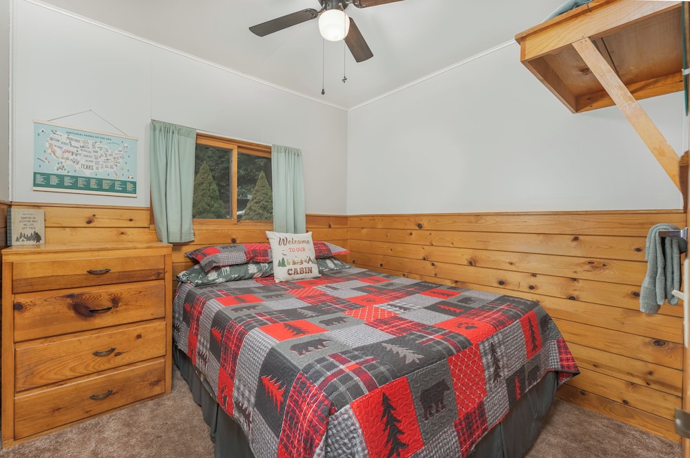 Bear Paw Lodge & Vacation Homes - photo 8