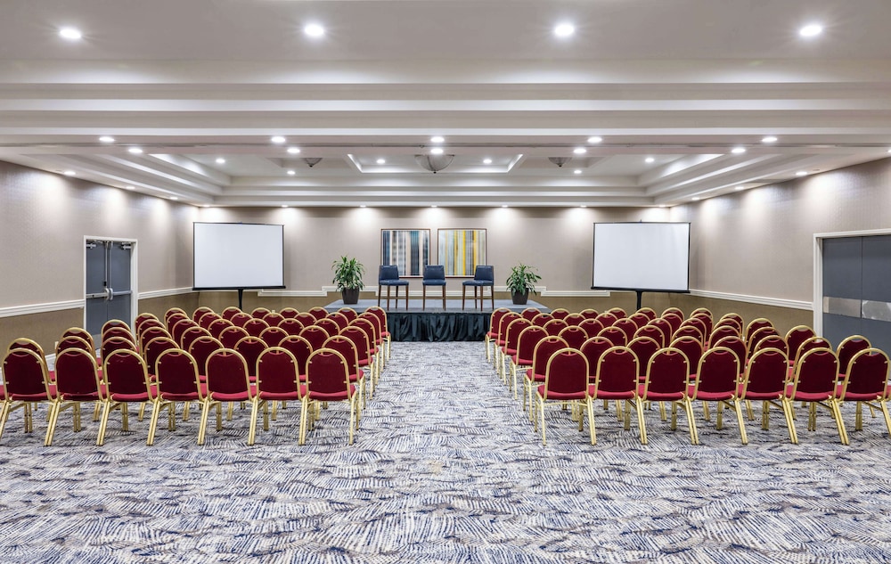 DoubleTree by Hilton Hotel Newark Airport - photo 74