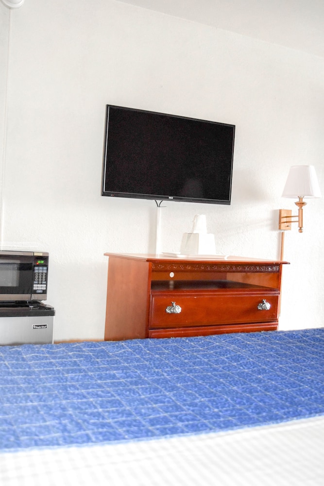 Attleboro Motor Inn - photo 7
