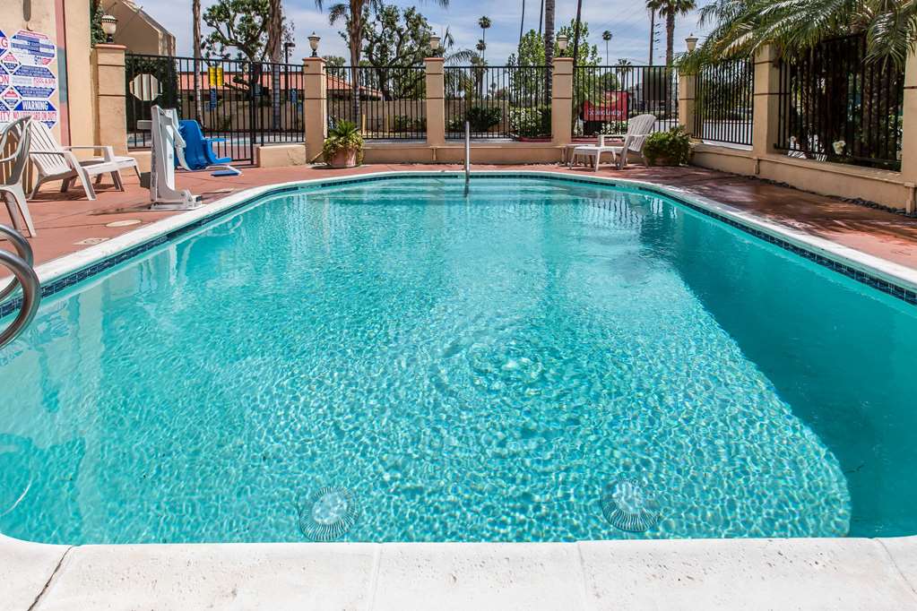 Econo Lodge Inn & Suites Riverside Corona - photo 21