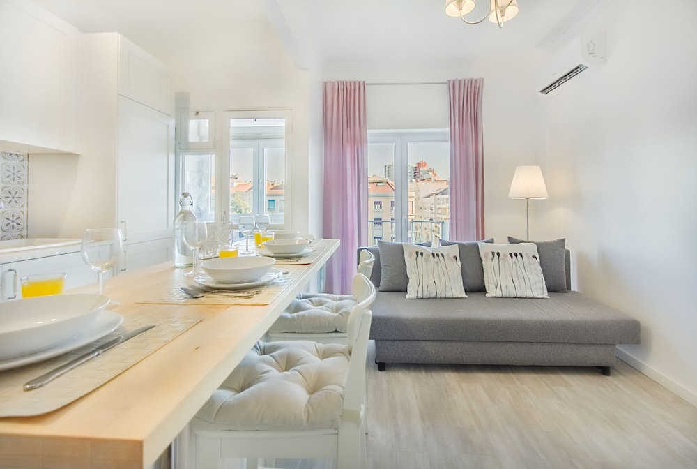 Roma Cozy Flat — 4-Star Luxury Hotel in Lisbon, Portugal