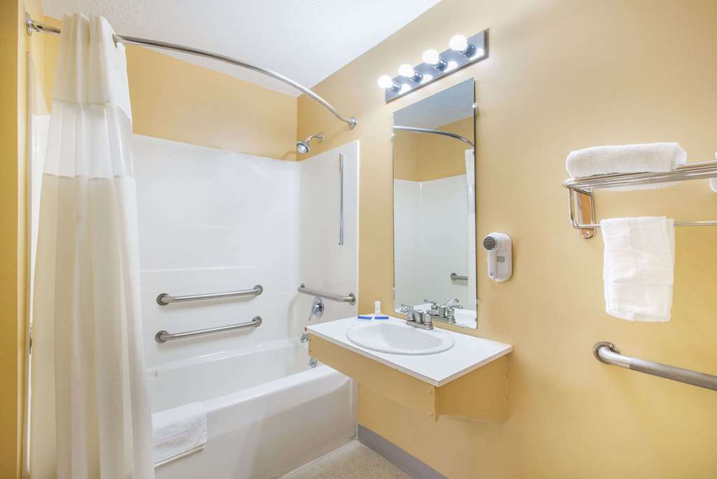 Knights Inn Hadley - photo 9