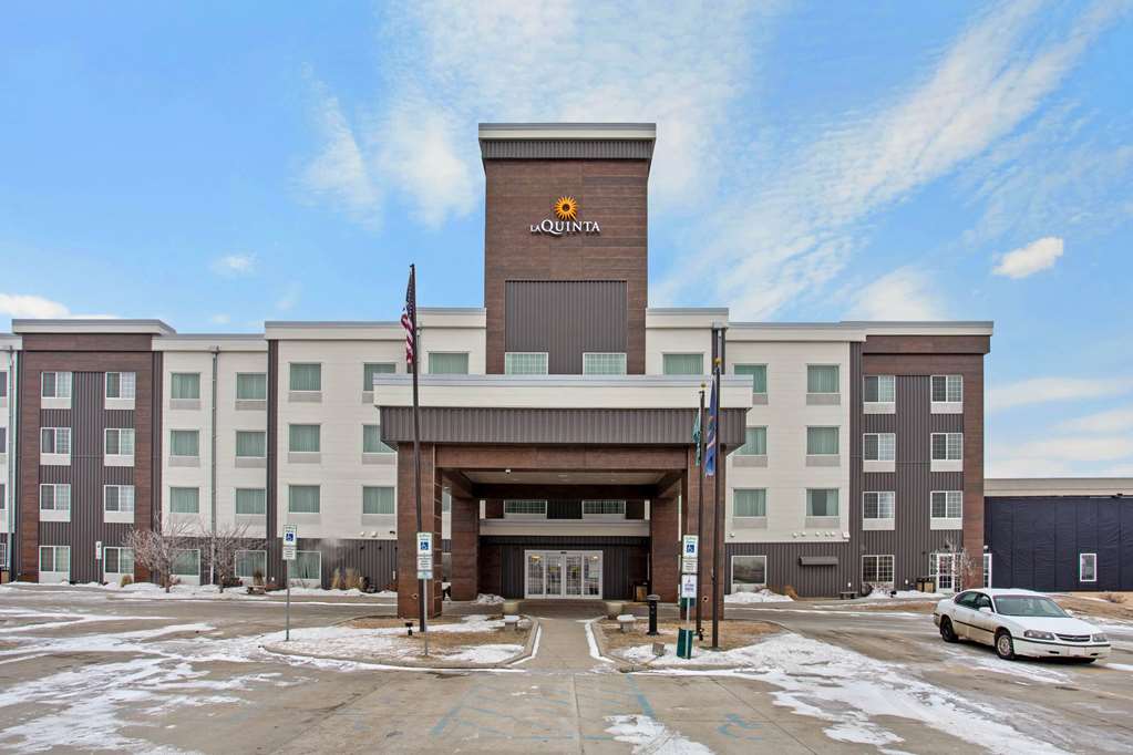 La Quinta Inn & Suites by Wyndham Bismarck - photo 3