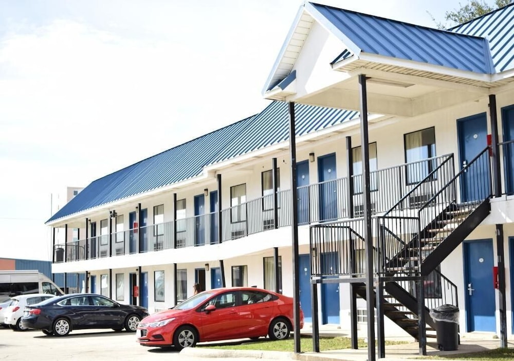 Bayfront Inn Biloxi — hotel in Biloxi