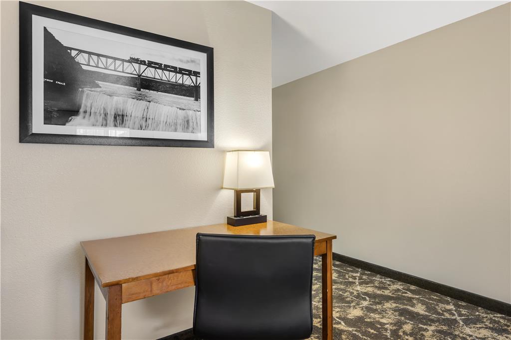 Best Western Plus Riverfront Hotel & Suites - photo 33