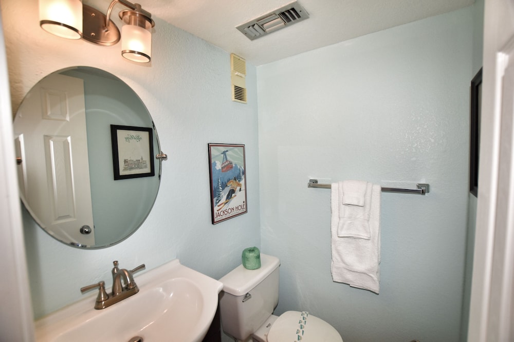 0401 Waters Edge Resort 3 Bedroom Condo by RedAwning - photo 30