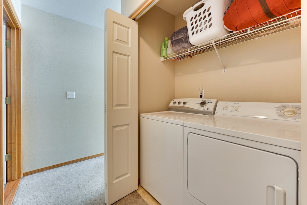 Klamath Falls Townhome w Deck & Resort Amenities - photo 23