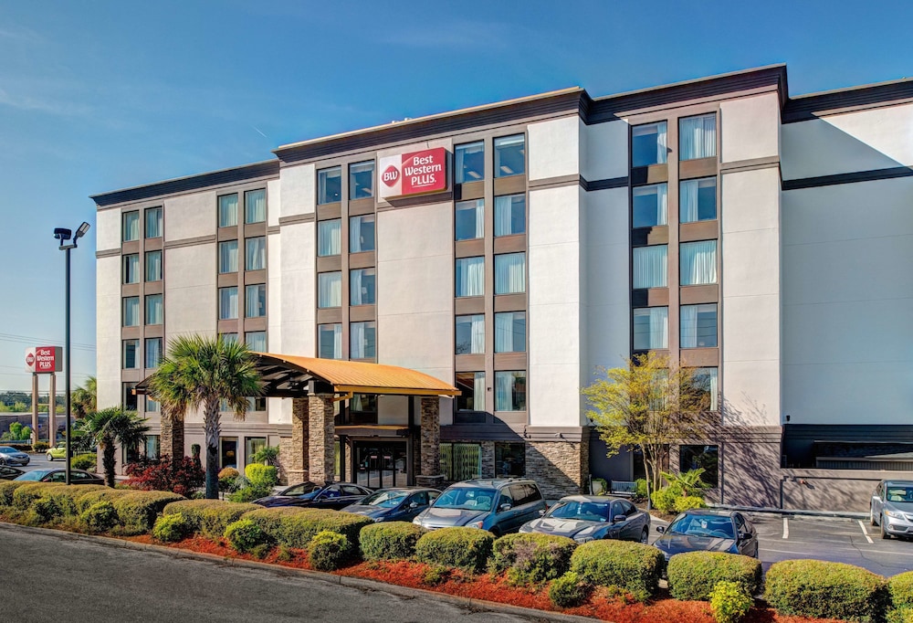 Holiday Inn & Suites Columbia NE Ft Jackson Area by IHG - photo 3