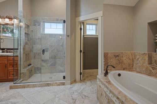Five Peaks ac hot Tub 5br 3.5ba - photo 9