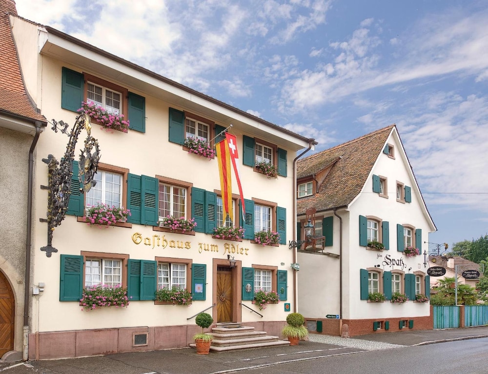 Hotel Restaurant Adler — hotel in Weil Am Rhein