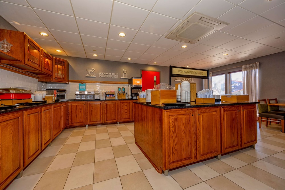 Hampton Inn Wheeling - photo 38