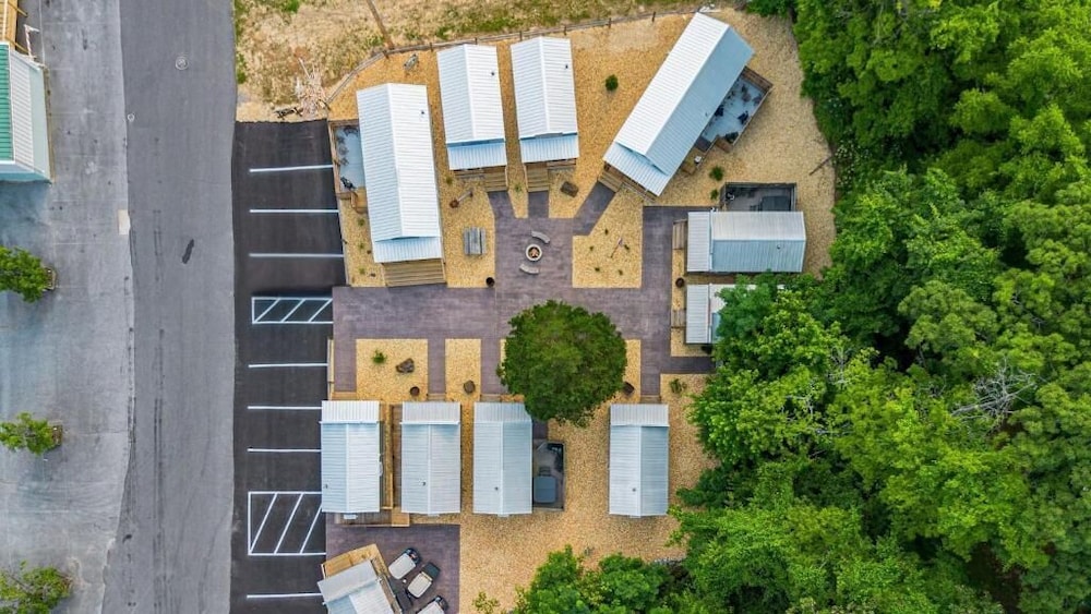 The Outpost - carbon neutral hotel in Paducah