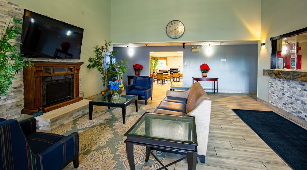 Quality Inn & Suites Woodstock near Lake Geneva - photo 2