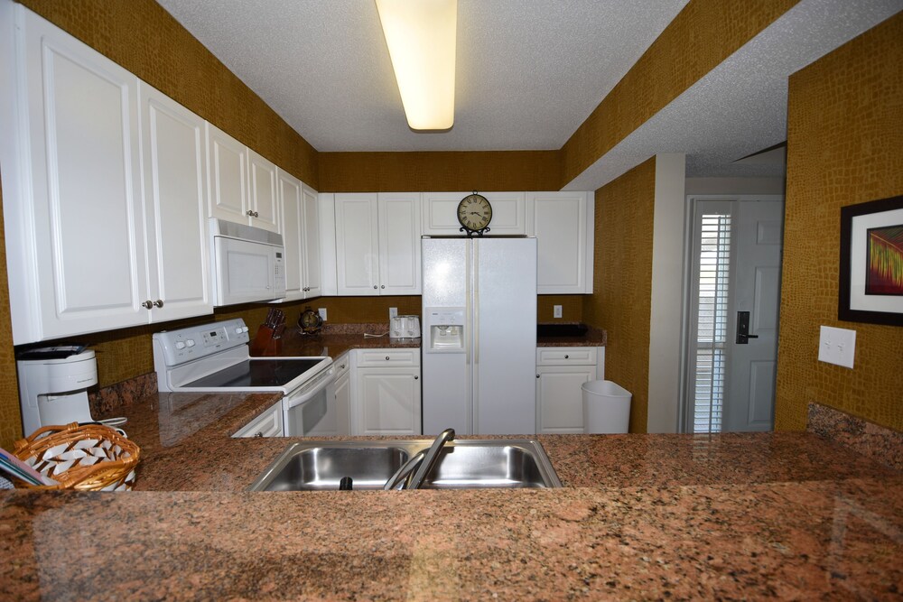 North Tower Apartment 606 - photo 12
