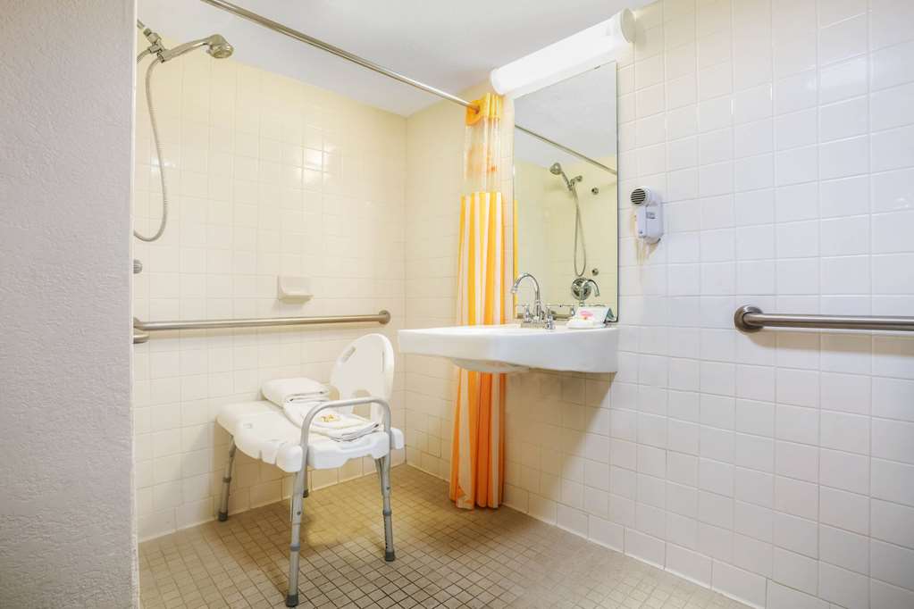 Days Inn by Wyndham Del Rio - photo 32
