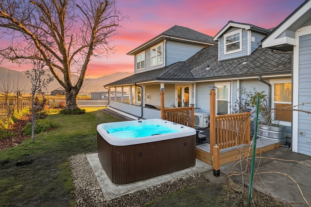 Meadowsweet Farm by WanderLodges in Medford, United States