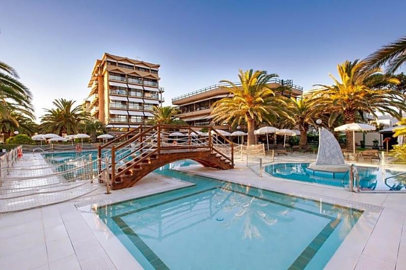 Hotel Caesar Residence & SPA — 4-Star Luxury Hotel in Camaiore, Italy