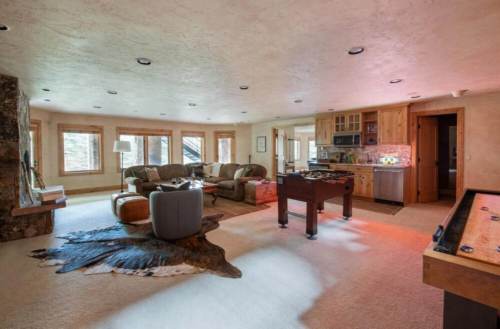 Cherry Ridge by Avantstay Incredible Mountain Mansion w Game Room Hot Tub & Views - photo 17