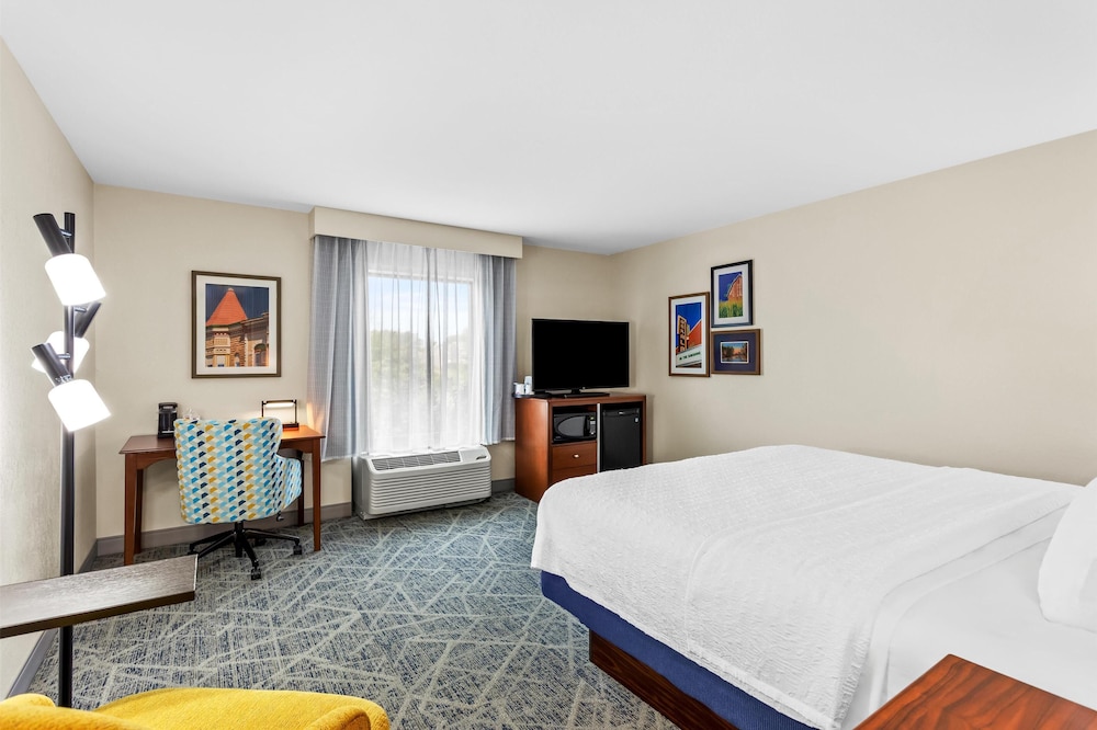 Hampton Inn DeKalb IL - photo 15