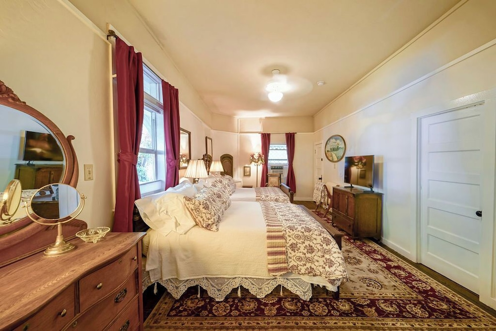 Weaverville Hotel - photo 26