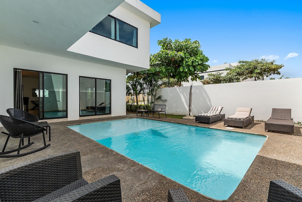 Casa Oasis B Nayar Gated Beach Club — 5-Star Luxury Hotel in Cruz De Huanacaxtle, Mexico