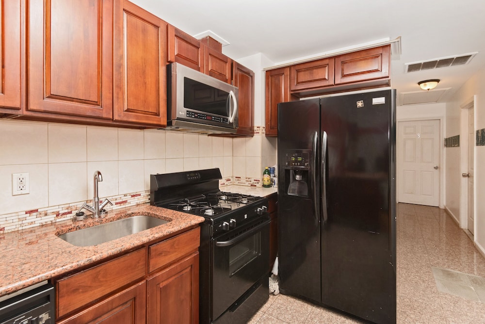 Racpanos Modern Stay on Union Street - photo 12