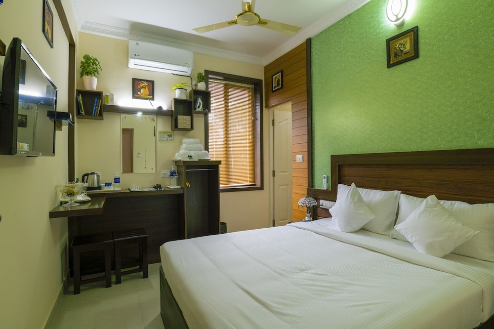 Blue Bell Airport Hotel in Aluva, India