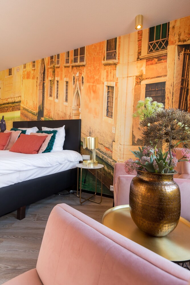 Hotel de Valk — hotel in Valkenswaard