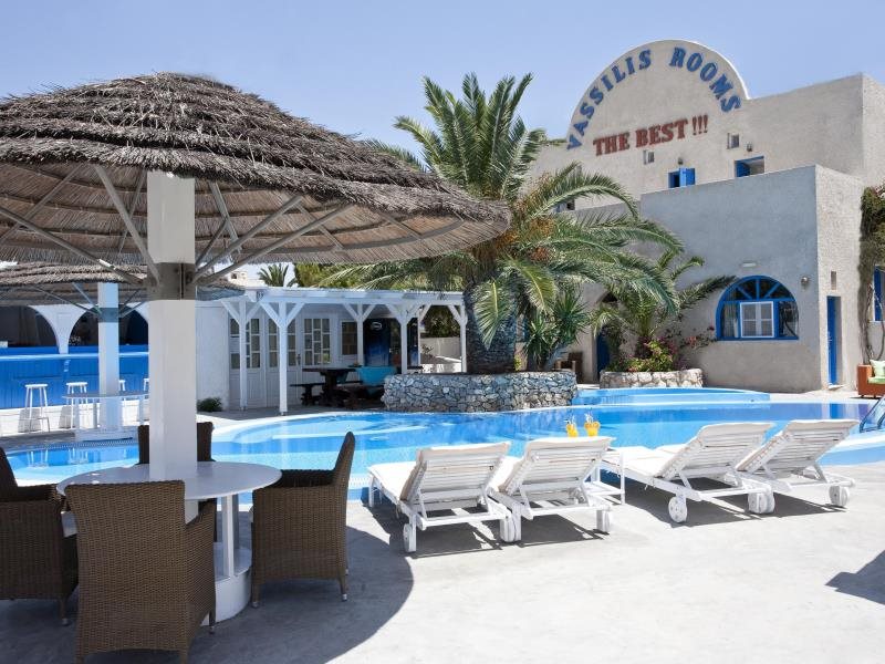 The Best - carbon neutral hotel in Fira