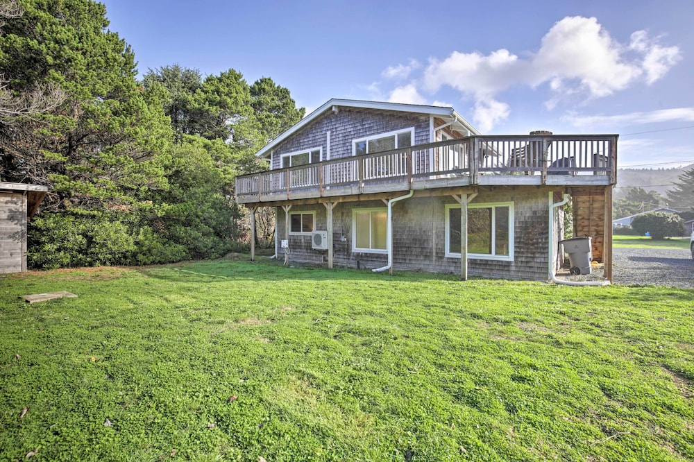 Private Rockaway Beach Retreat 2 Blocks to Ocean in Rockaway Beach, United States