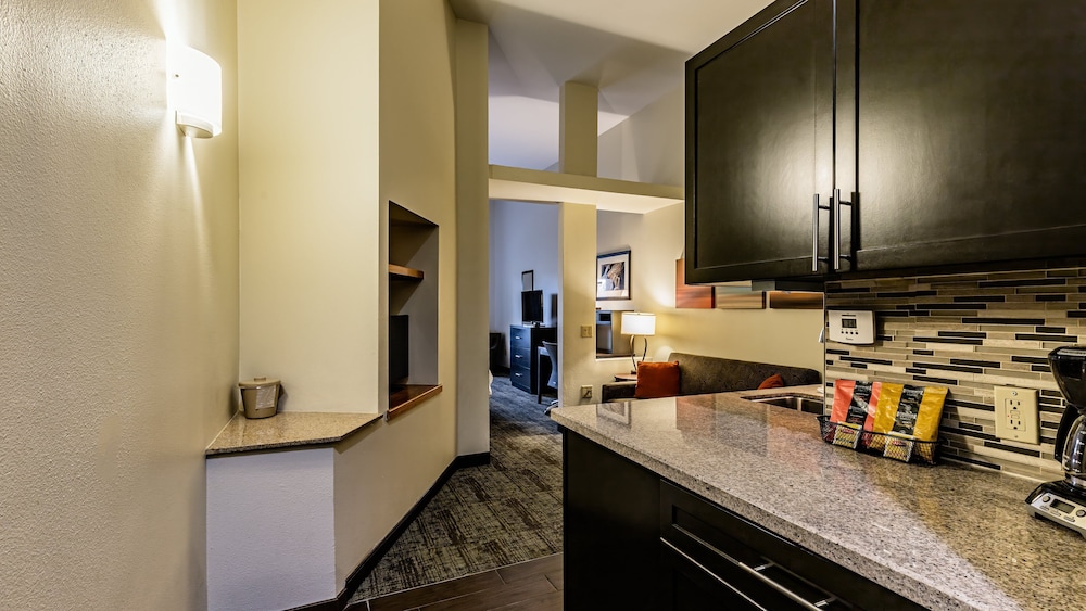 Staybridge Suites Laredo International Airport an IHG Hotel - photo 3