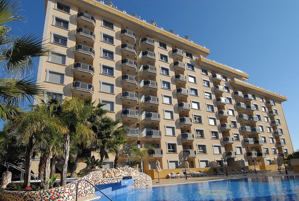 Mediterraneo Real Apartamentos Turísticos — 4-Star Luxury Hotel in Fuengirola, Spain