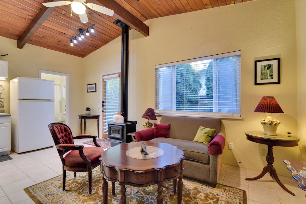 Great for Business Travelers Peaceful Aloha Unit in Aloha, United States