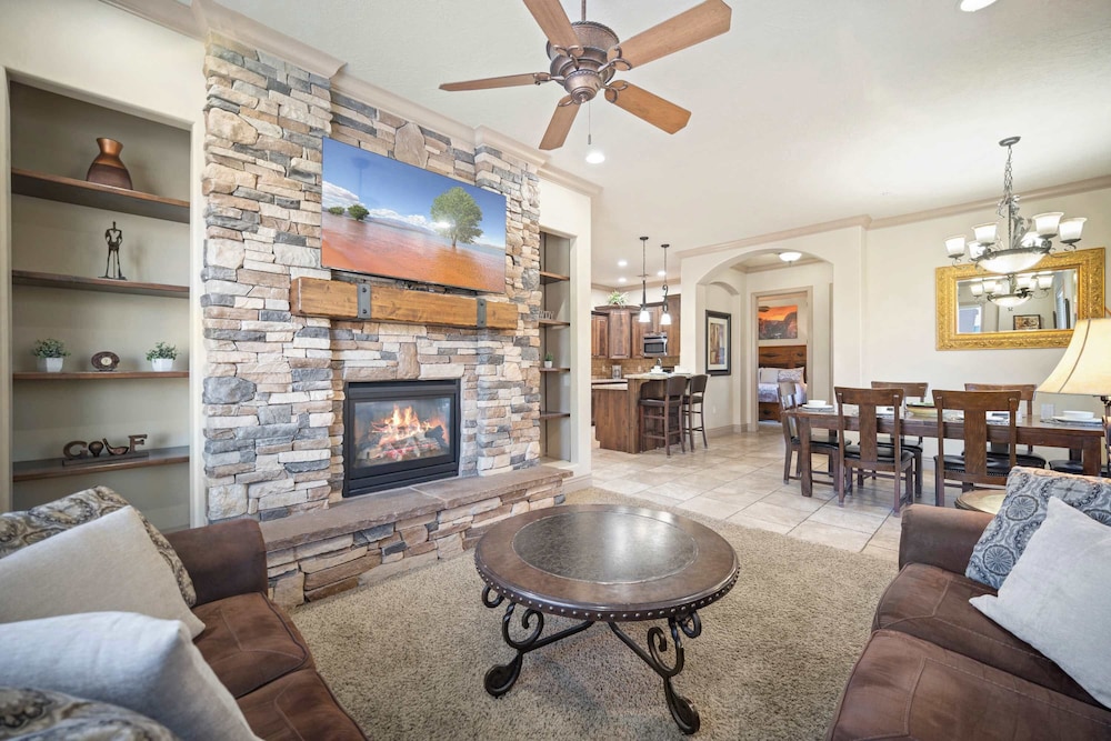 Western Front Rustic Charm & Comfort — 4-Star Luxury Hotel in Hurricane, United States
