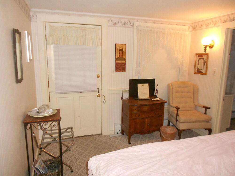 Eastman Inn - photo 6